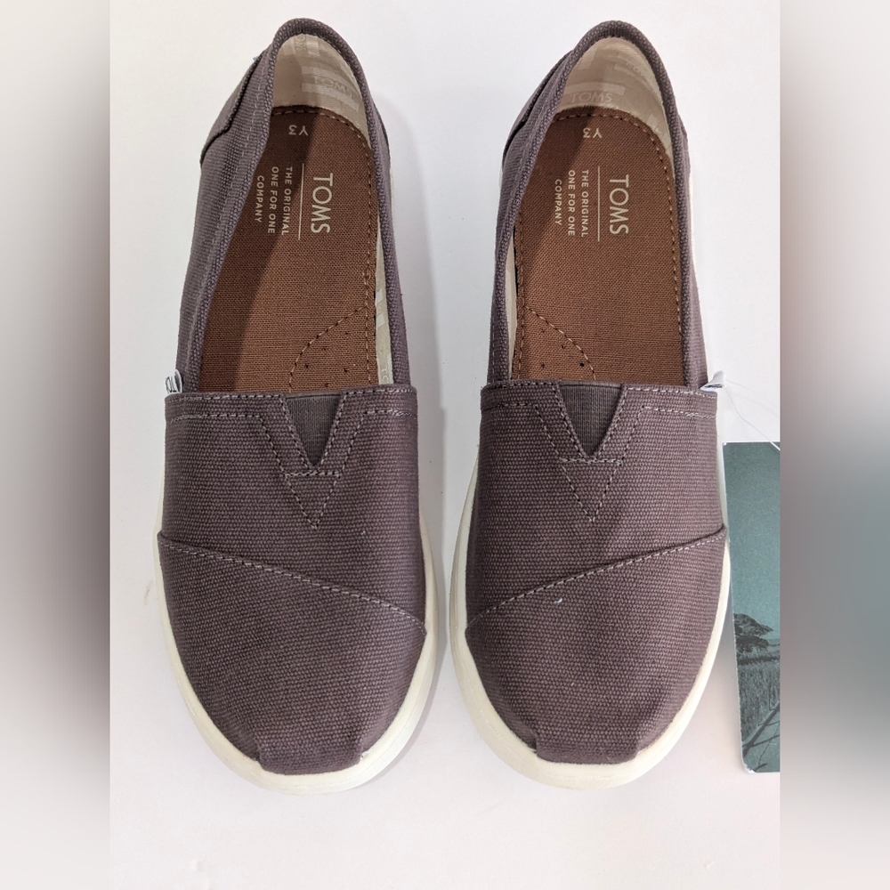 New TOMS Youth Classic Canvas Slip-On Shoes in Brown Size Y3